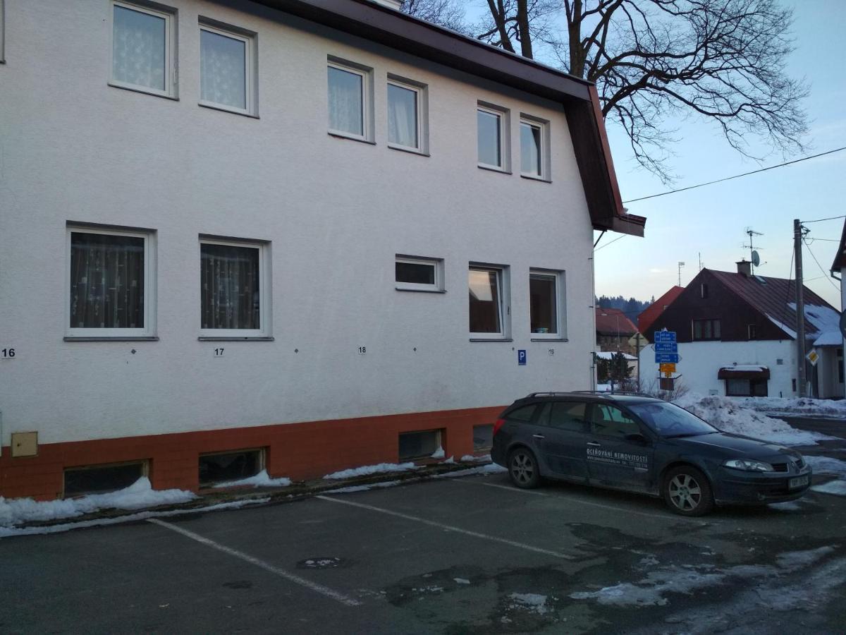 Apartman Pernink - Ubytovani V Srdci Krusnych Hor Luaran gambar